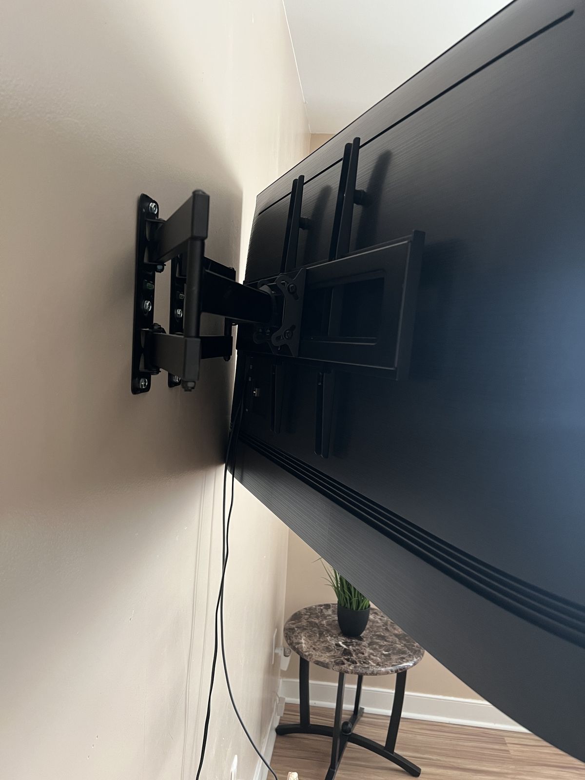 Articulating Arm Heavy Duty TV Mount